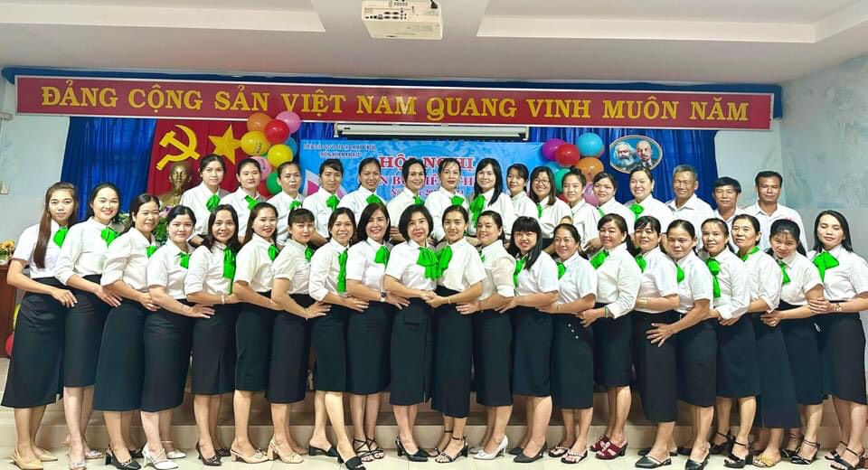 Hội nghị cán bộ viên chức năm học 2023 -2024. Chào mừng ngày thành lập hội liên hiệp phụ nữ Việt Nam (20/10/1930 - 20/10/2023)