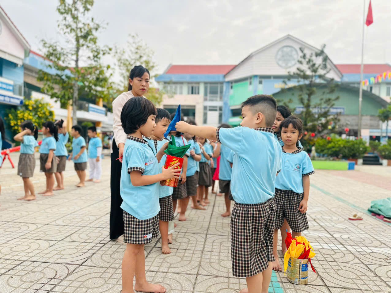 Trò chơi nhảy bao bố lấy cờ